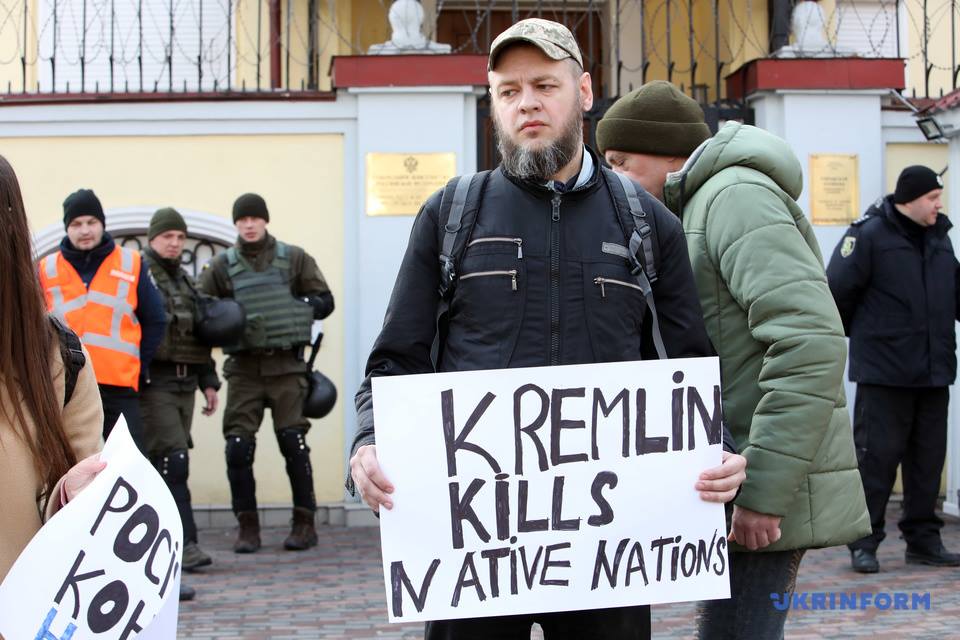 Protesters at Moscow consulate in Kharkiv demand freedom for captive nations in Russia