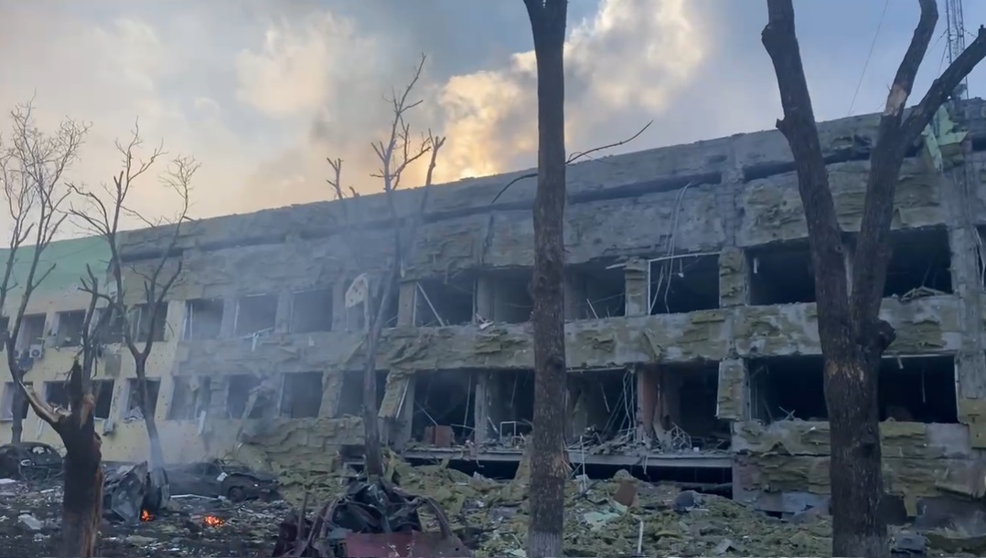 Русские розбомбили детску больницу города Мариуполя (видео)