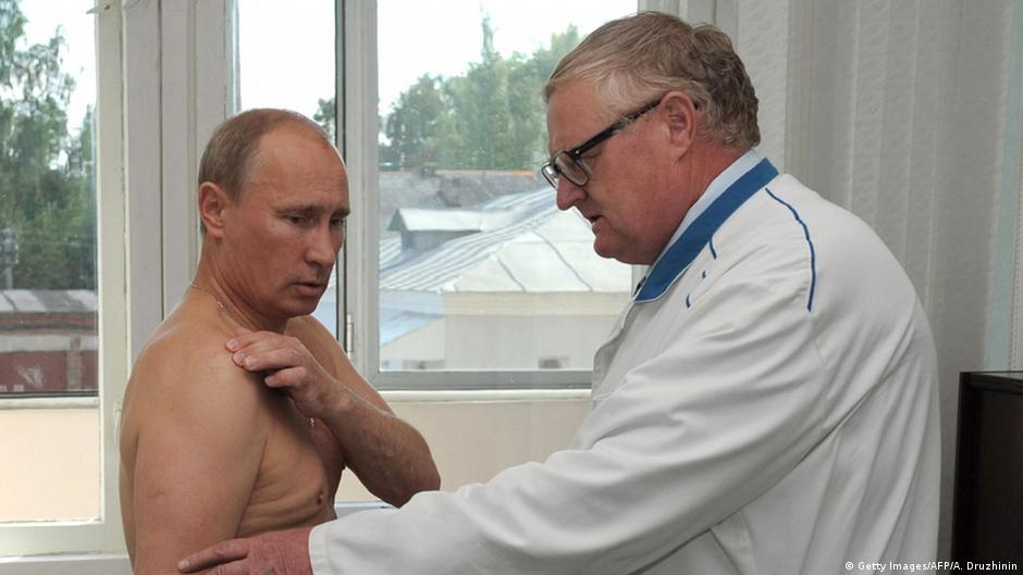 Путін приймає ванни з екстракту рогів оленів та їздить із командою лікарів, серед яких – онколог