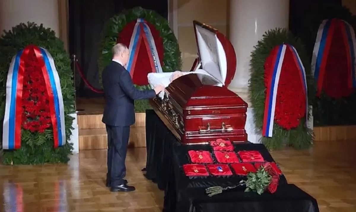 Путин покинул бункер ради похорон украинофоба Жириновского – из зала вывели даже почетный караул
