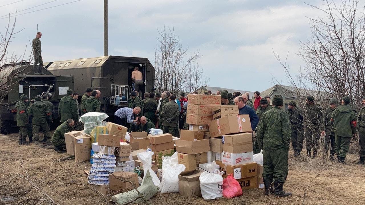 Армія «наддержави»: сором замість страху