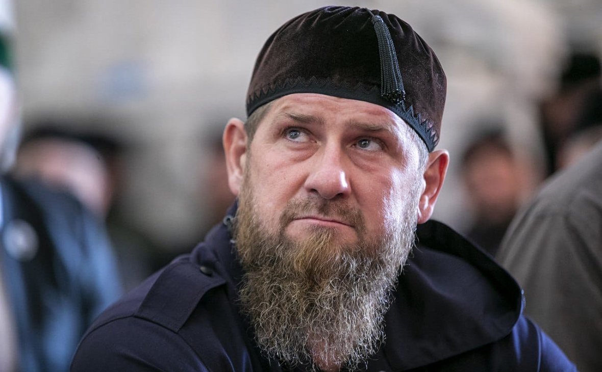 Kadirov annyira szeretett volna szívességet kérni Putyintól, hogy most az egyetlen esélye a bunkeri (Putyin) ellen játszani: elemző