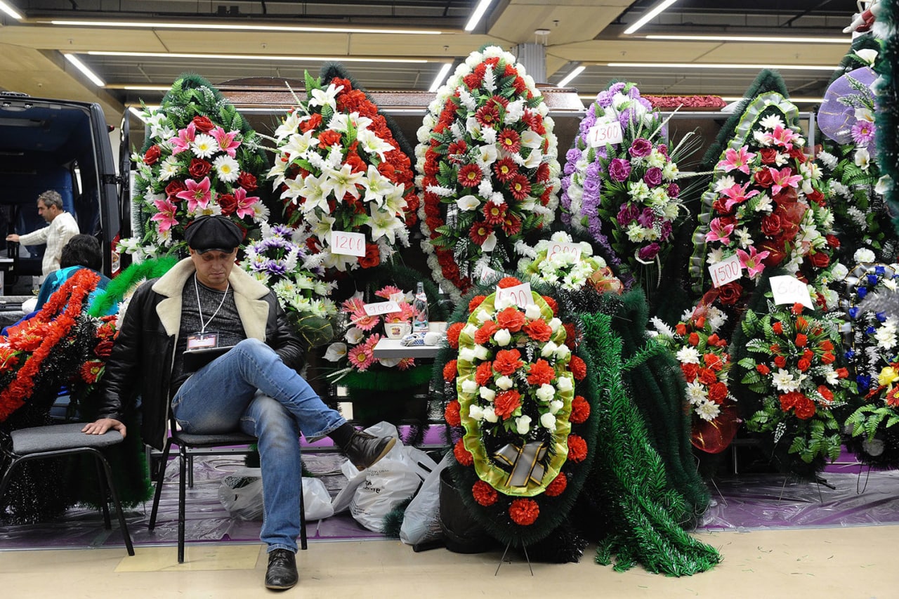 Особенности похоронного бизнеса в РФ: россиян «заманивают» на кладбище