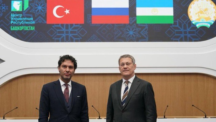 „Szorosan figyelemmel kísérjük a Basnyefty teljesítményét”: Törökország szeretne együttműködni Baskírfölddel, de a Kreml lassítja ezt a folyamatot