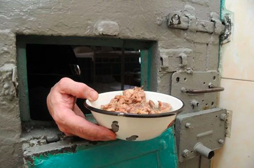 В Татарстане заключенные жалуются на добавление свинины в еду