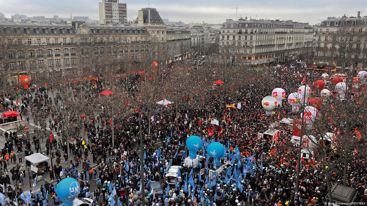 Тут вам не Россия: во вторник сотни тысяч французов вышли на третий раунд протестов против запланированной пенсионной реформы