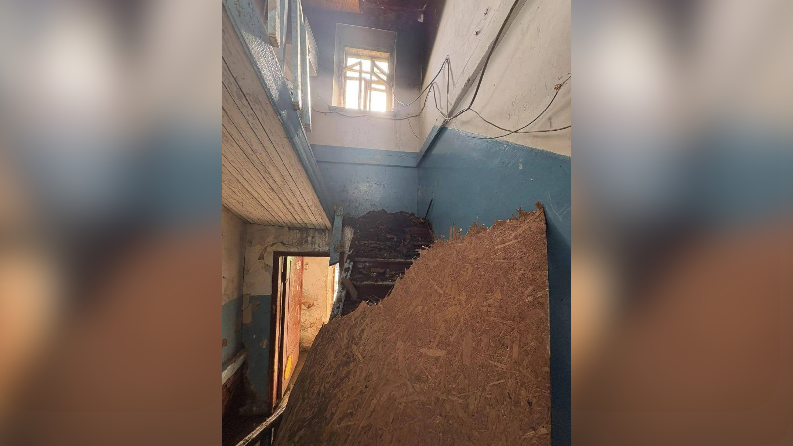 В Удмуртии у аварийного дома отпал потолок: вместо отселения, жильцам пообещали «контроль за ситуацией»
